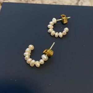 Madewell Pearl Huggies!